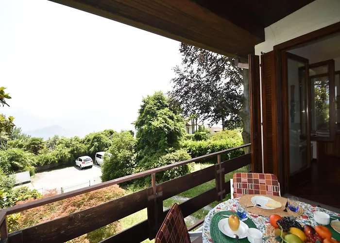 度假居 In With Maggiore Views